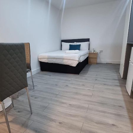 Brand New Collection Of Studios Close To Tube Station 런던 외부 사진