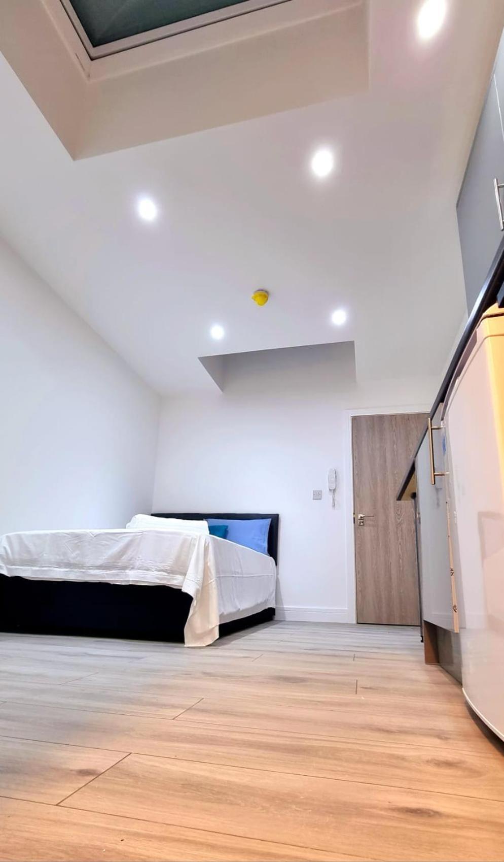 Brand New Collection Of Studios Close To Tube Station 런던 외부 사진