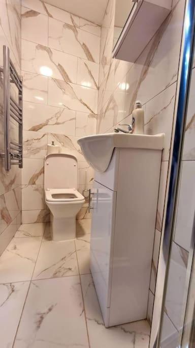 Brand New Collection Of Studios Close To Tube Station 런던 외부 사진