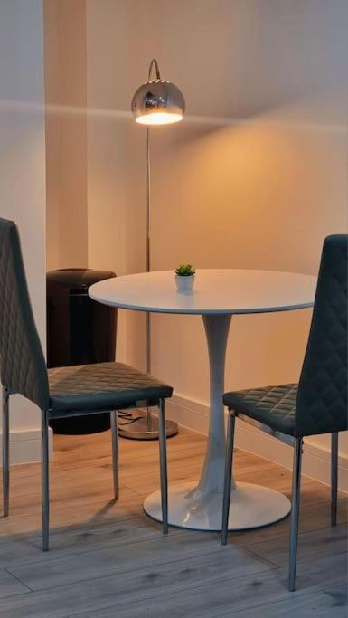 Brand New Collection Of Studios Close To Tube Station 런던 외부 사진