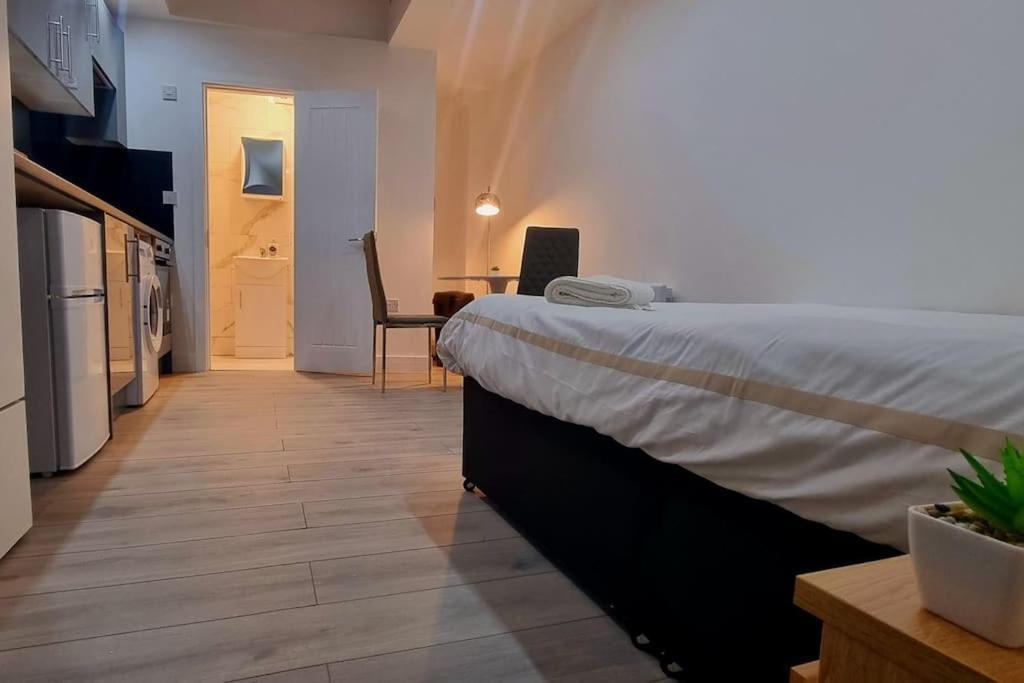 Brand New Collection Of Studios Close To Tube Station 런던 외부 사진