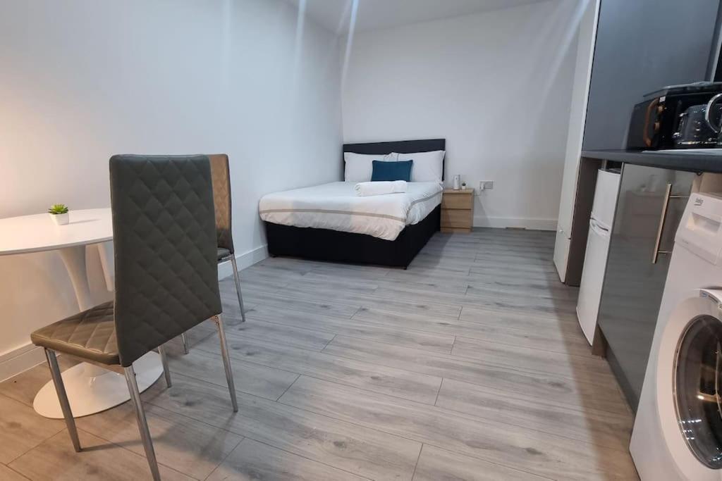 Brand New Collection Of Studios Close To Tube Station 런던 외부 사진