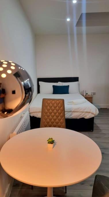 Brand New Collection Of Studios Close To Tube Station 런던 외부 사진